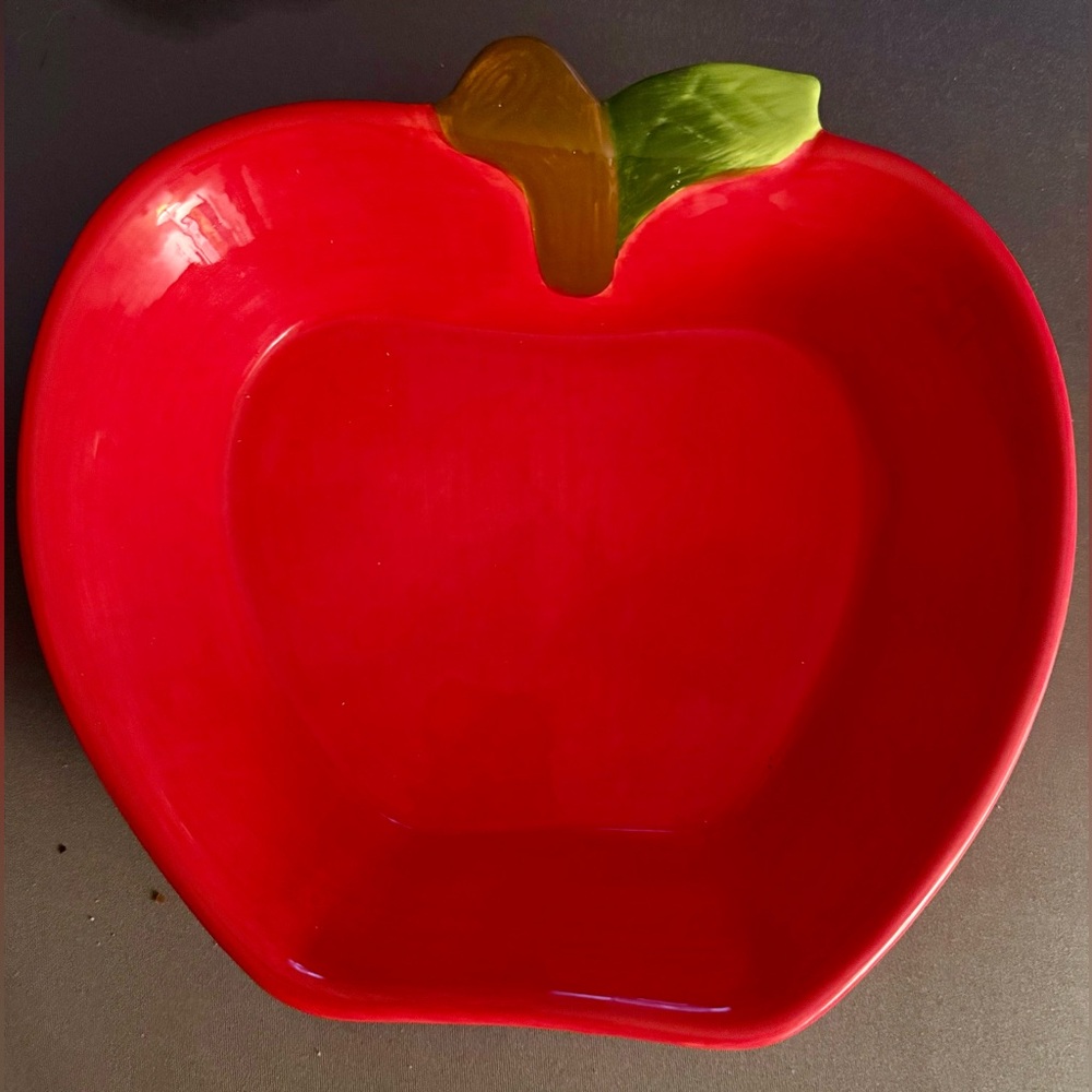 Plentiful Pantry Apple baking and serving dish.
